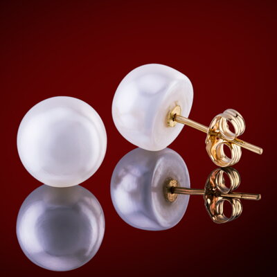 Gold earrings, pearls