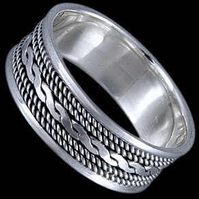 Silver ring, ring decorated 